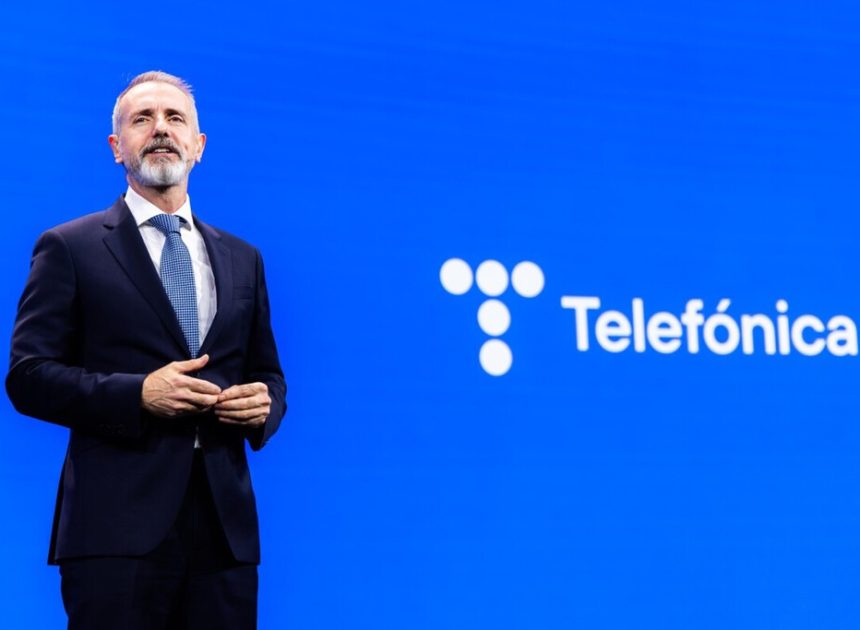 España acaba de cambiar las reglas de la fibra óptica después de 25 años. La decisión beneficia a una empresa: Telefónica
