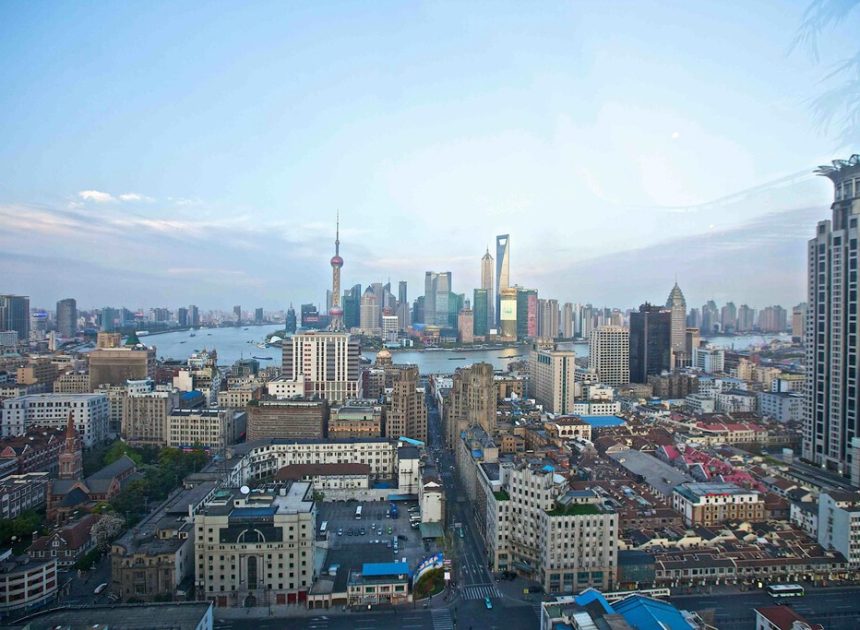 China tiene un plan para ganarle la carrera IA a Estados Unidos: poner a sus ciudades a competir entre sí