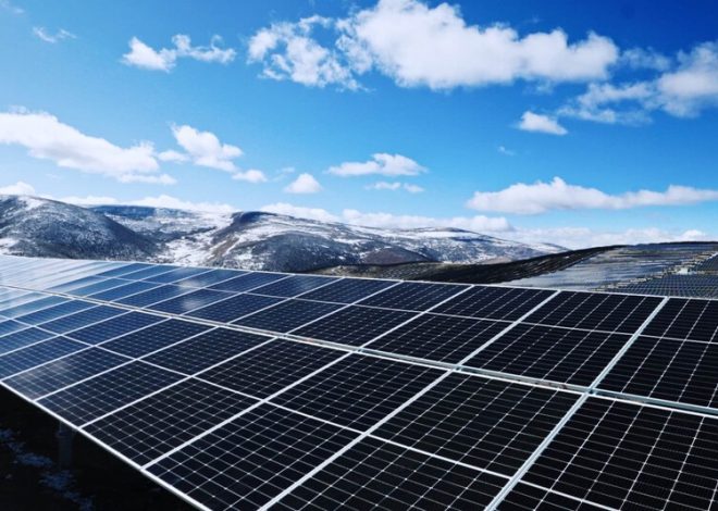 La industria china lleva años tirando los precios de los paneles solares. Ahora un 30% de sus trabajadores está en la calle